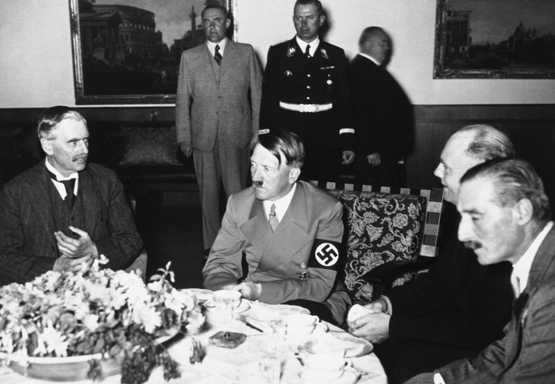 Encuentro entre Chamberlain y Hitler en Alemania en 1938. AP